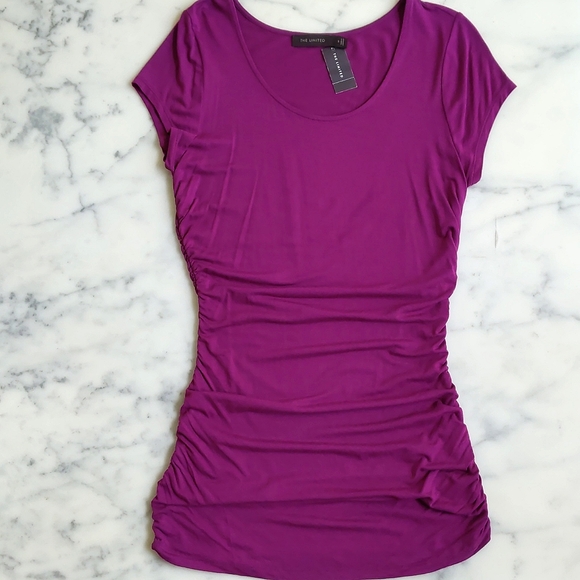 NWT. The Limited Rayon and Spandex Short Sleeve Long Blouse w/sides all elastic. - Picture 3 of 5